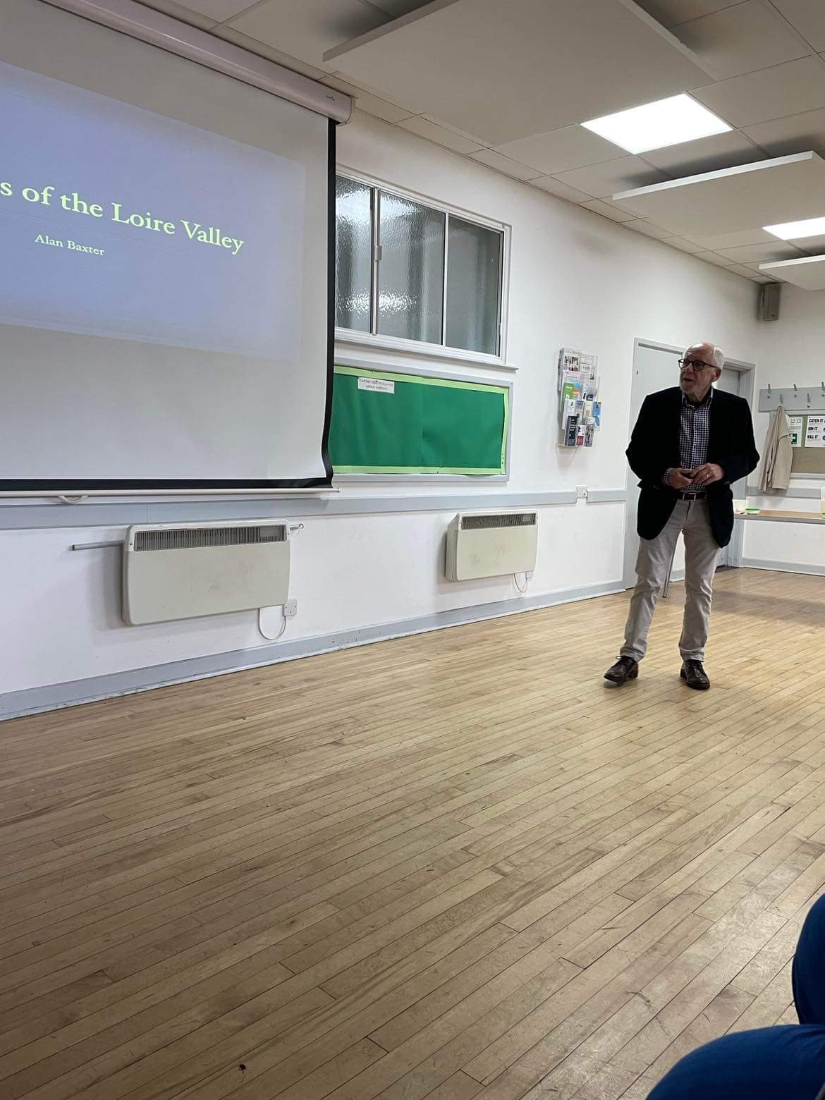 Photo of Alan presenting to the group