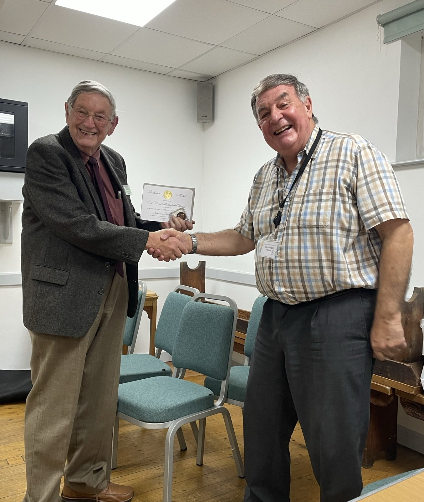 Glenn receives the 2022 Banksian Medal from Club President, Doug Glading