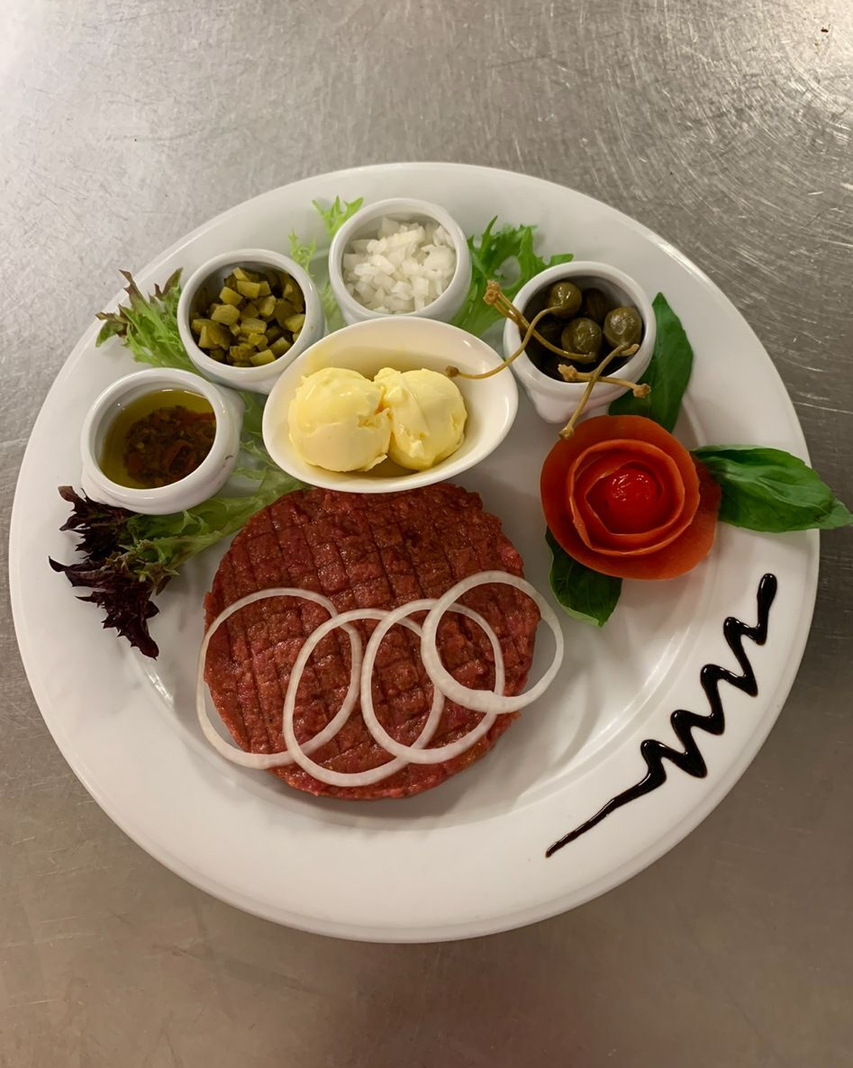Tartar aus rohem Fleisch