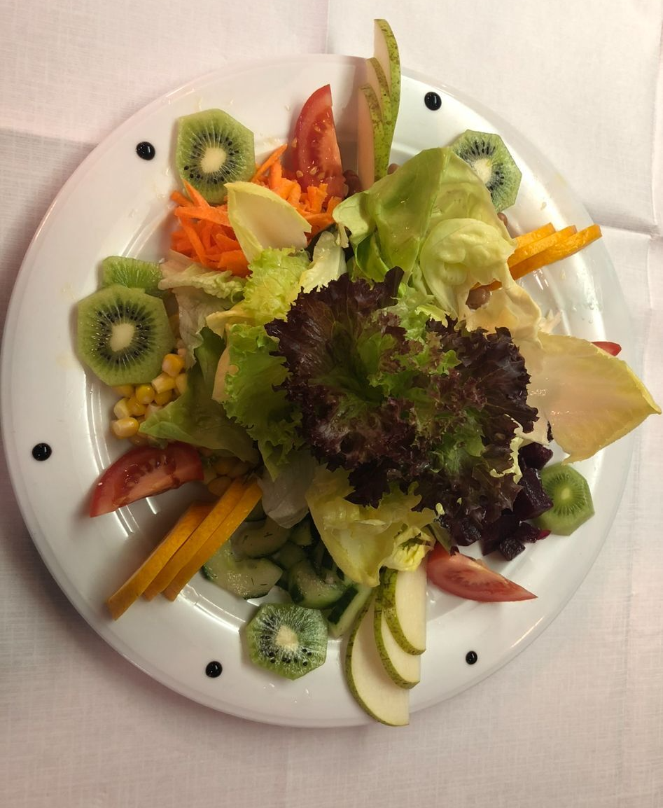 Obst- und Gemüsesalat