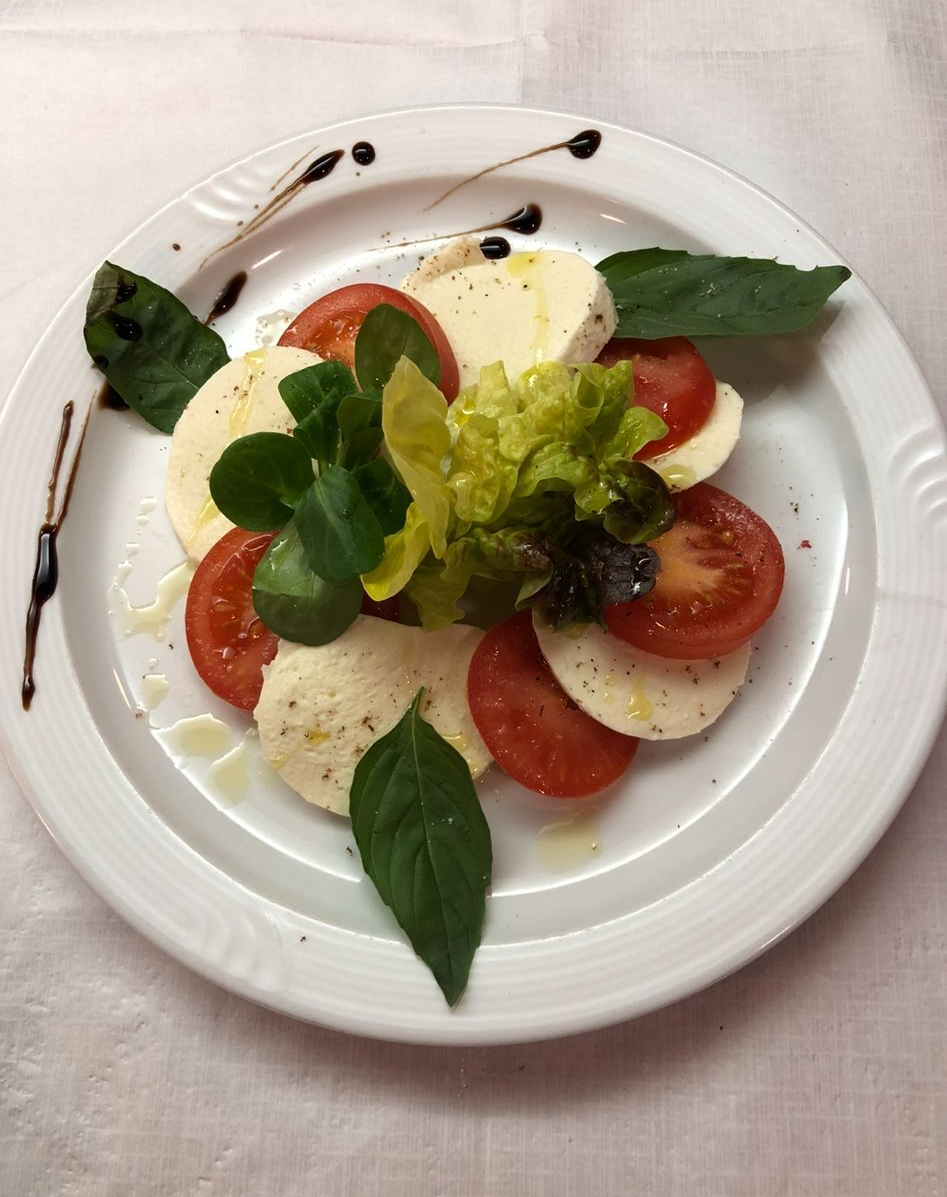 Tomatensalat mit Mozzarella