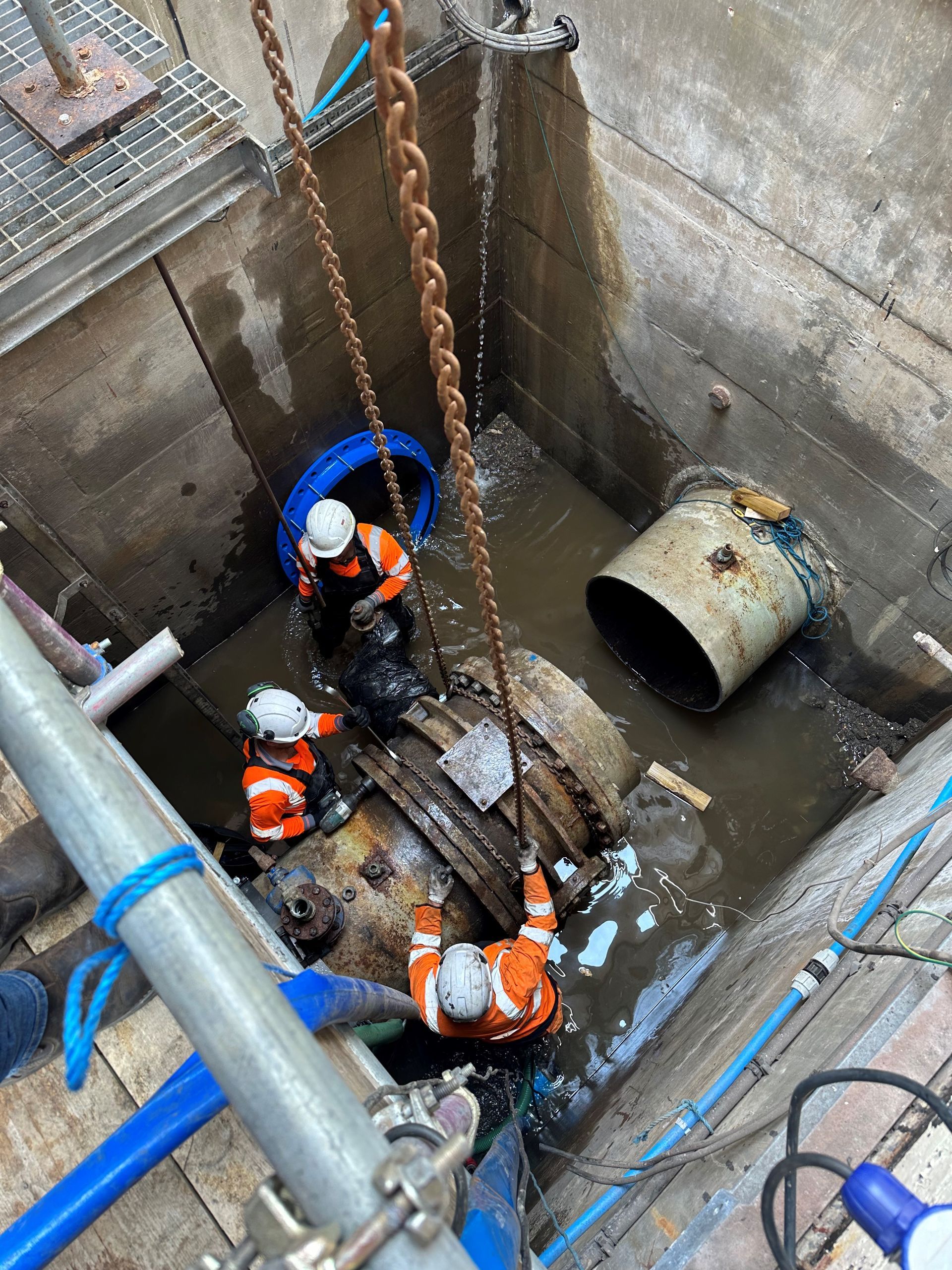 cofferdam G&L environmental ltd replacing cast iron water utility pipe utilities