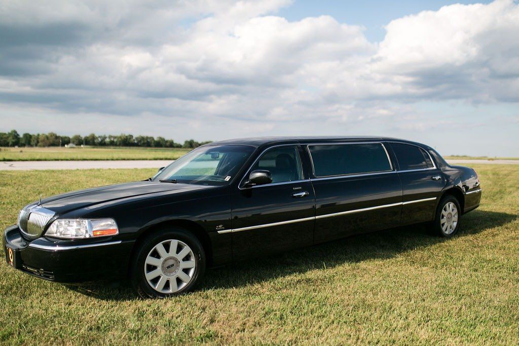 Black Limo in Valparaiso, Indiana