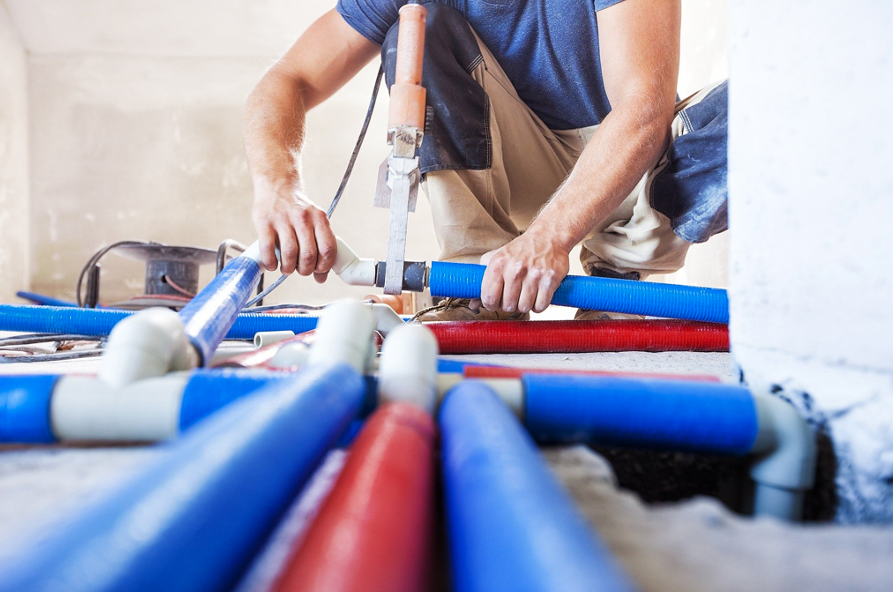 Repiping plumber fixing pipe issues