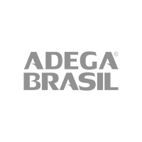 Logotipo da Adega Brasil em texto cinza sobre fundo branco