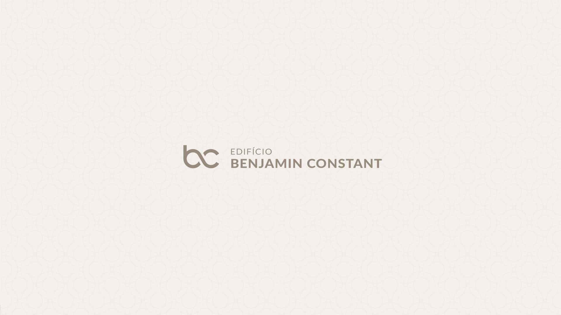 Logotipo da Benjamin Constant em fundo bege claro.