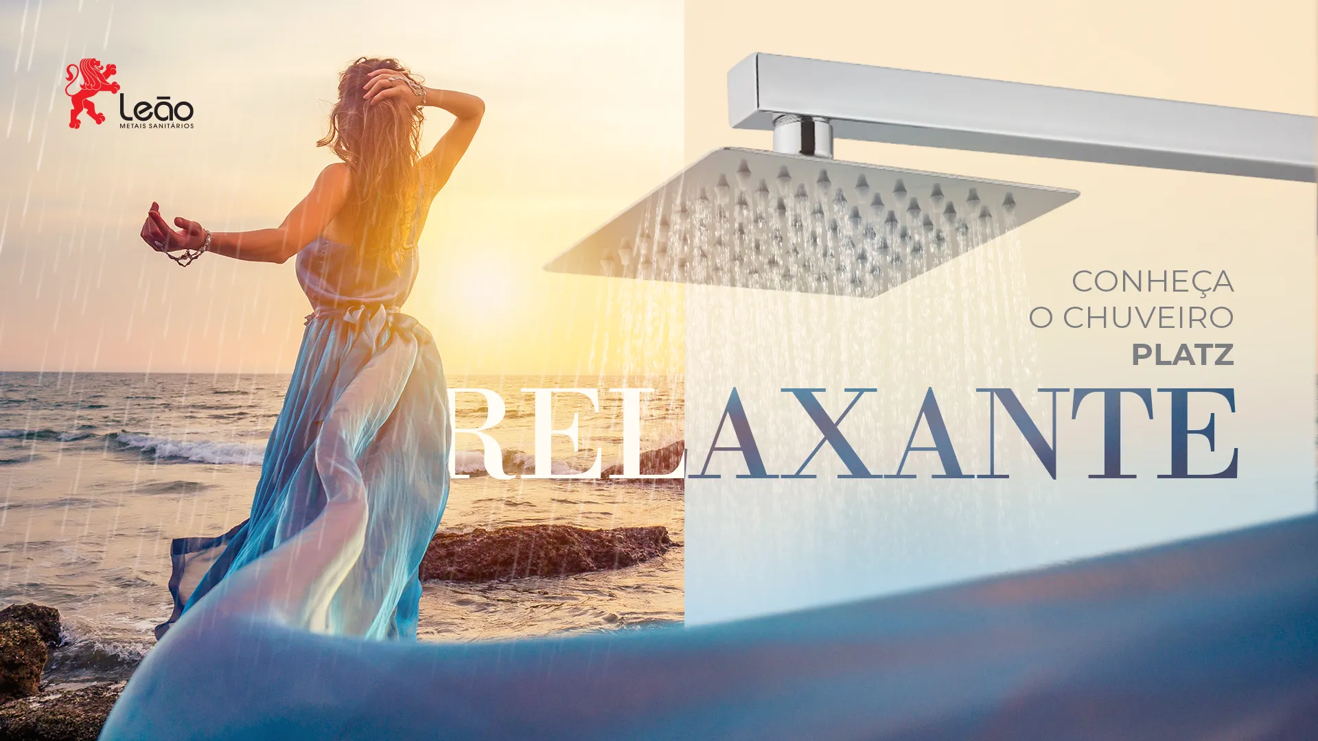 Mulher de vestido azul em uma praia ao lado de um anúncio de chuveiro com as palavras “RELAXANTE” e “PLATZ”.