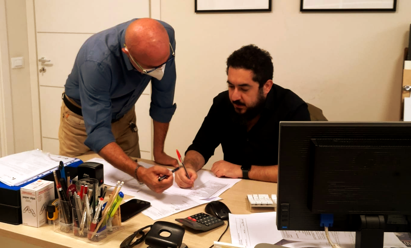 Maurizio e Giacomo lavorano a una sorpresa