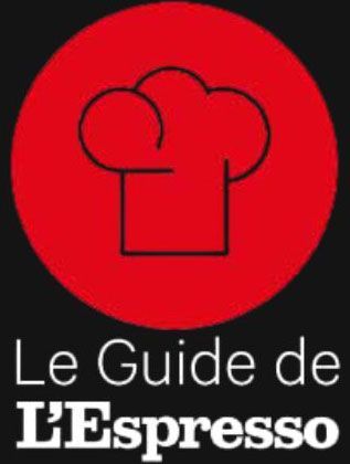 Logo circolare rosso con l'icona di un cappello da chef e la scritta