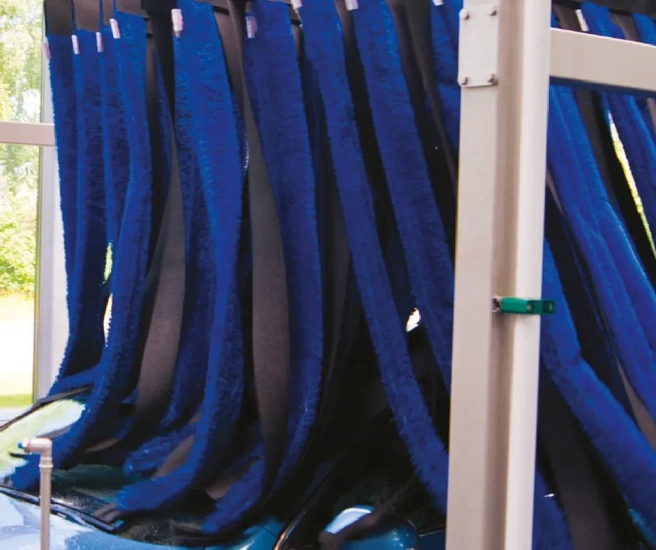 Car wash mitter curtain side to side