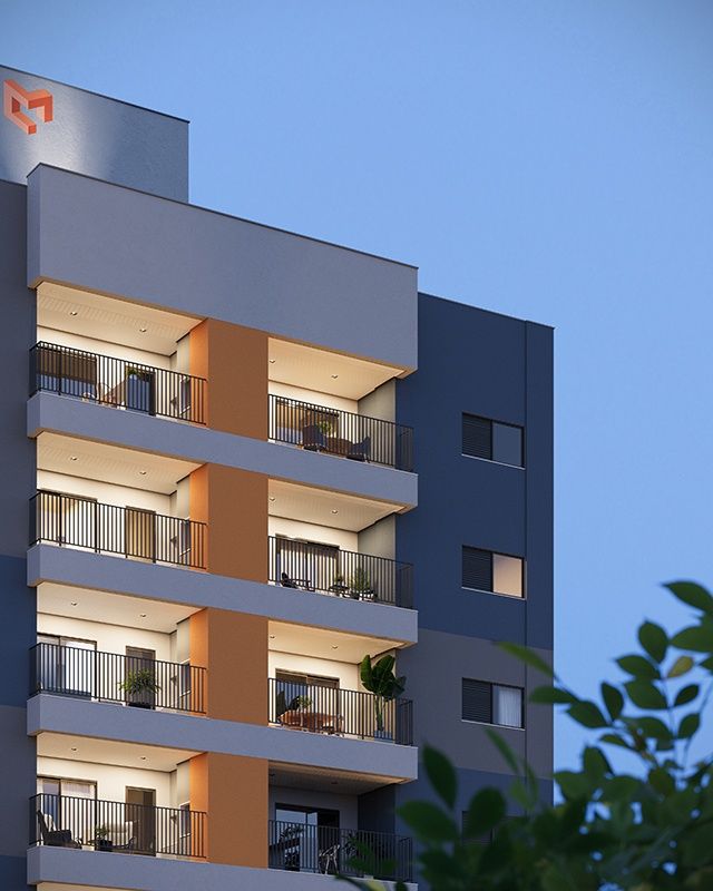 Um prédio com varandas e uma letra m no topo