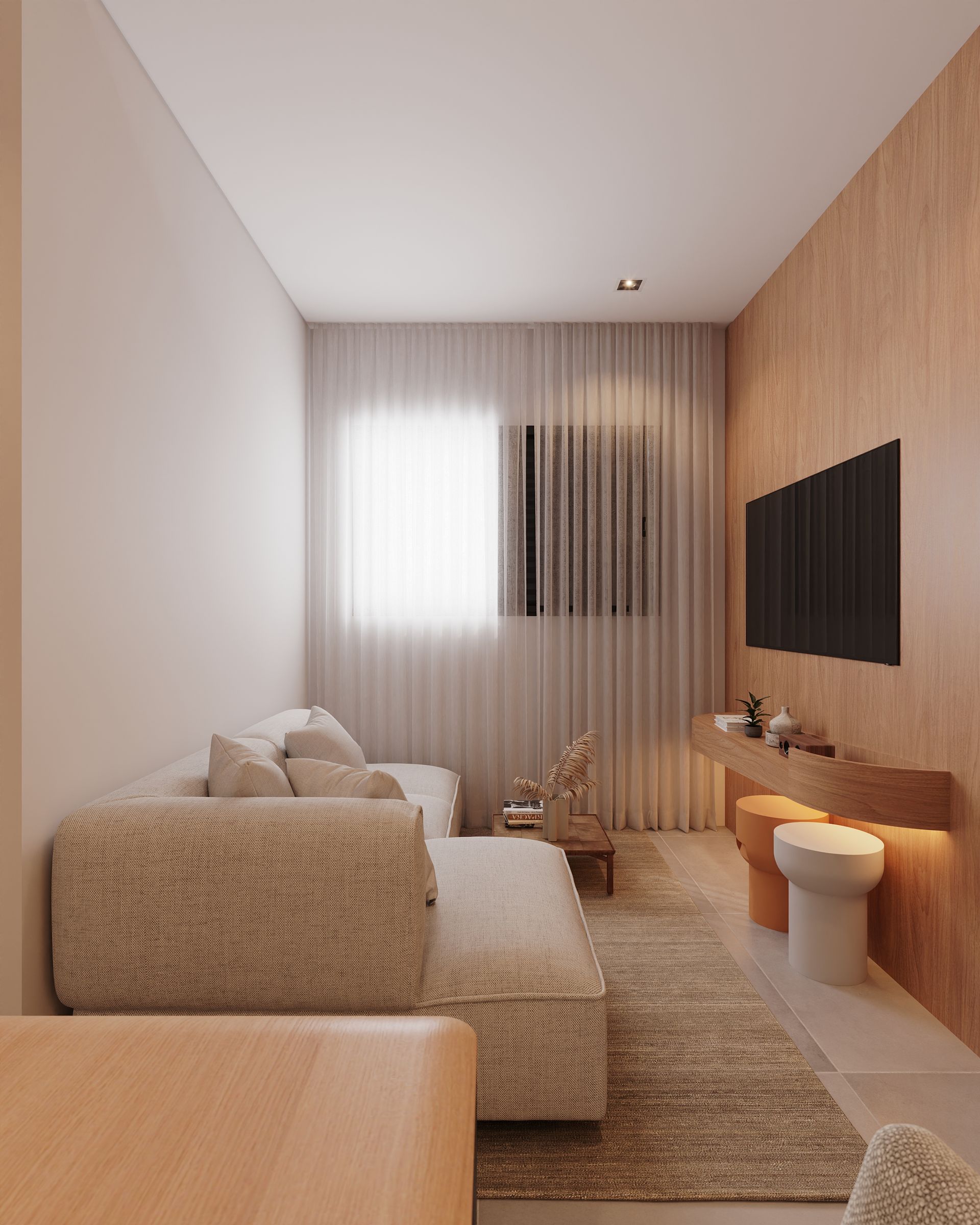 Uma sala de estar com um sofá e uma televisão na parede.