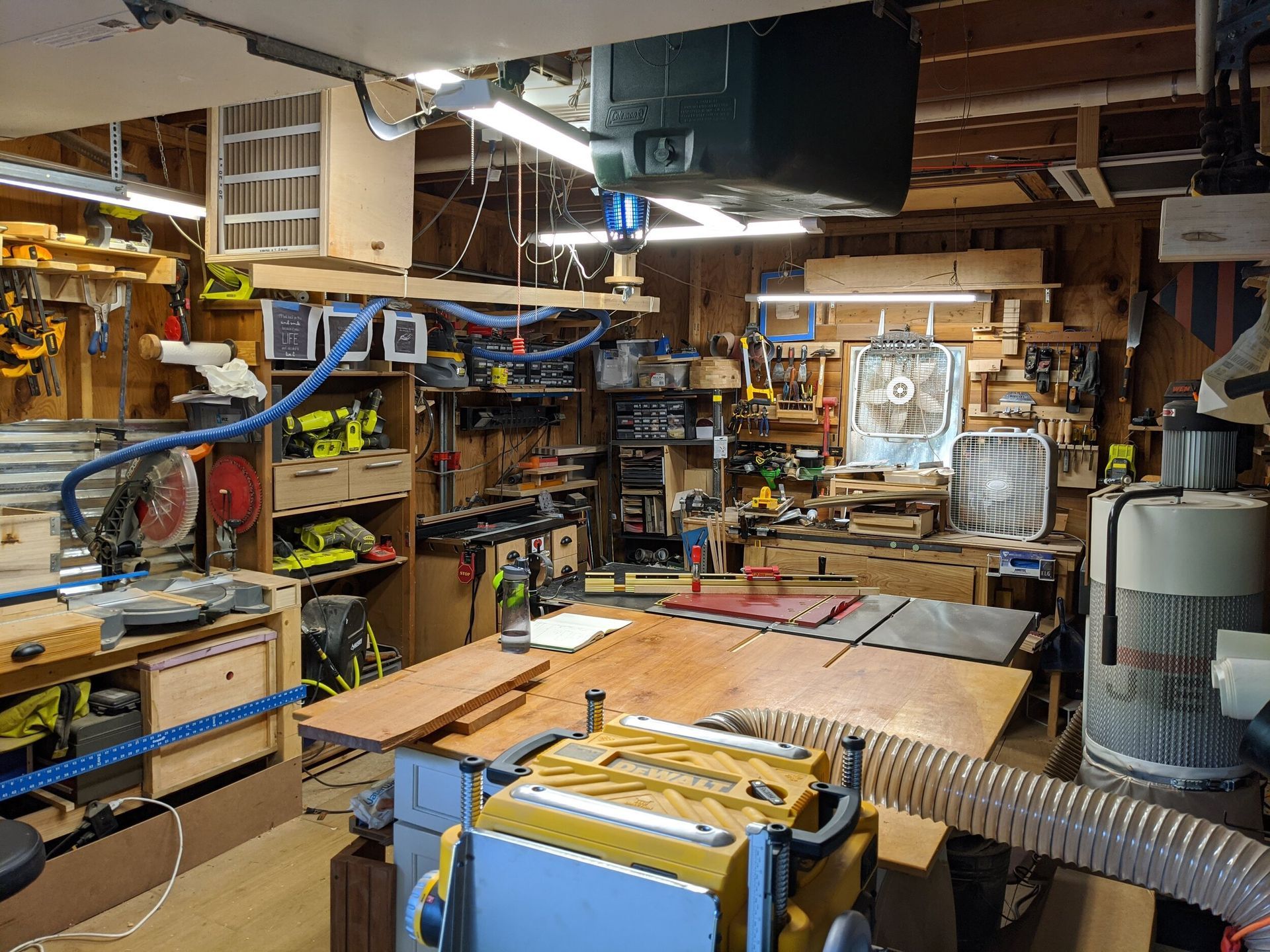 A workshop filled with lots of tools and a table saw