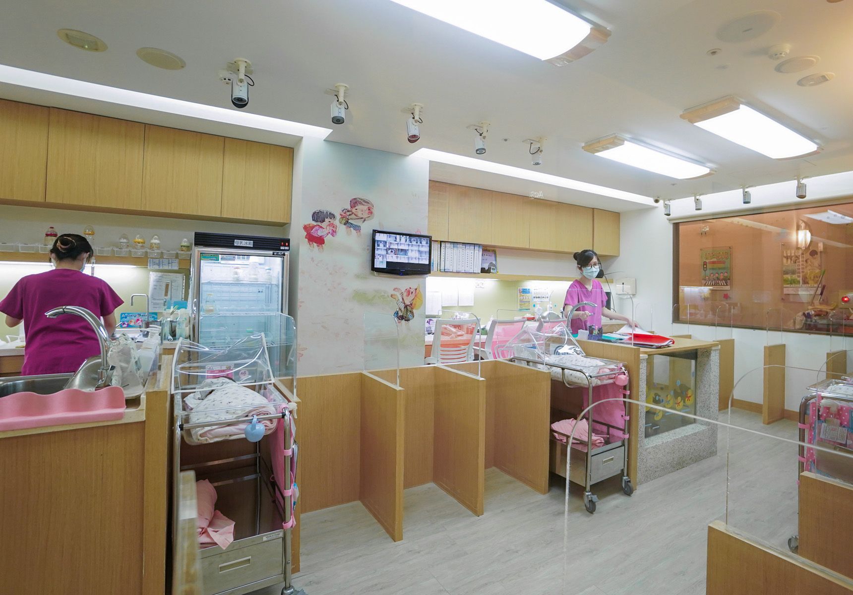 高齡產婦與多胞胎產後恢復全攻略：為何「醫療級巡診」才是月子中心不可妥協的真價值？