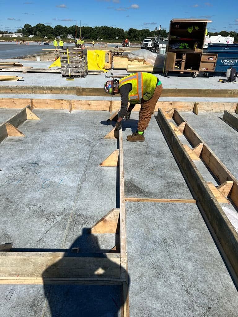 Wire mesh reinforcement installation for commercial concrete slab