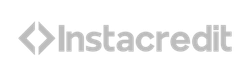 El logotipo de Instacredit es gris y tiene un fondo blanco.