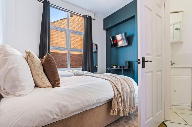 Churchill Hotel - Room
