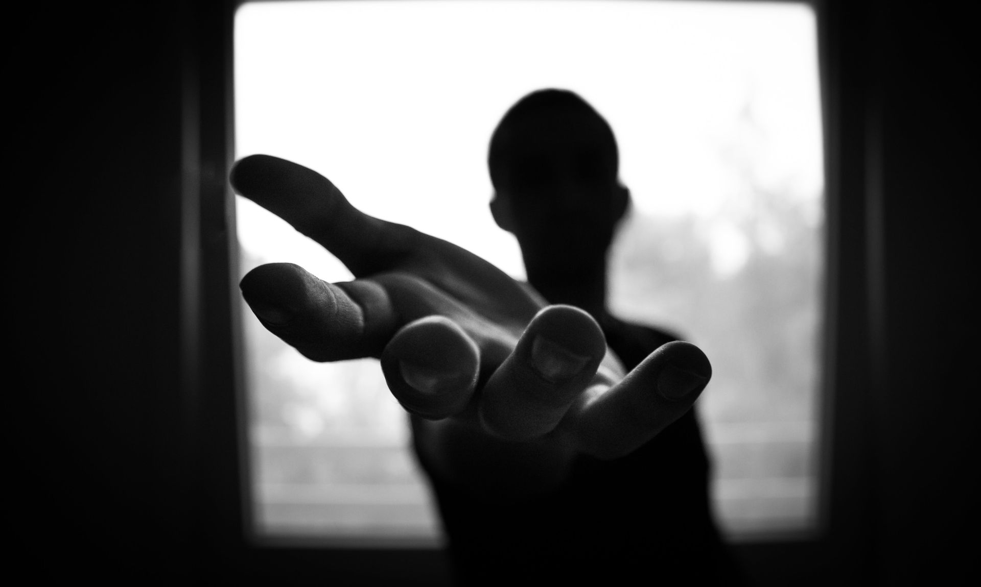 hand uitreiken
