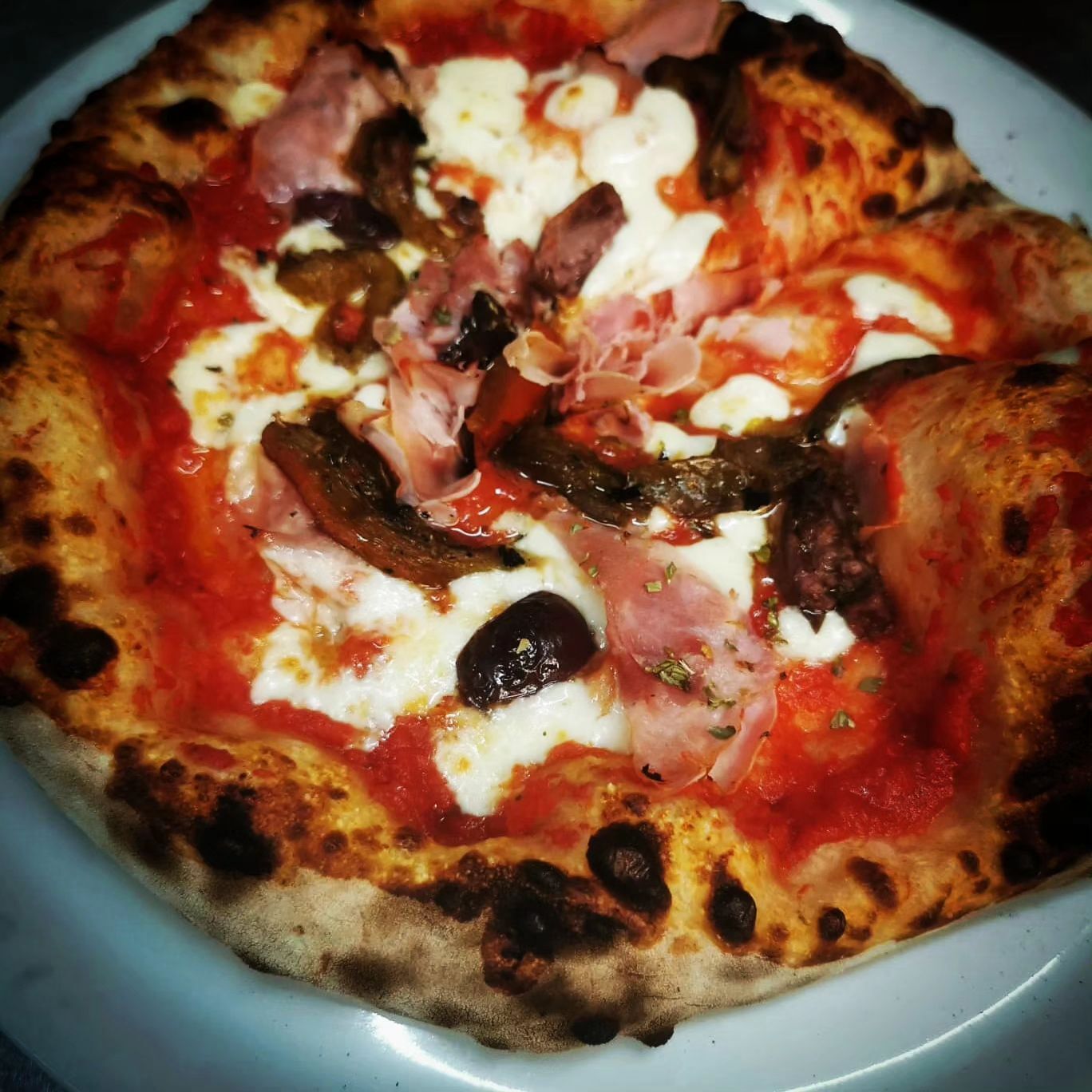 Pizza capricciosa