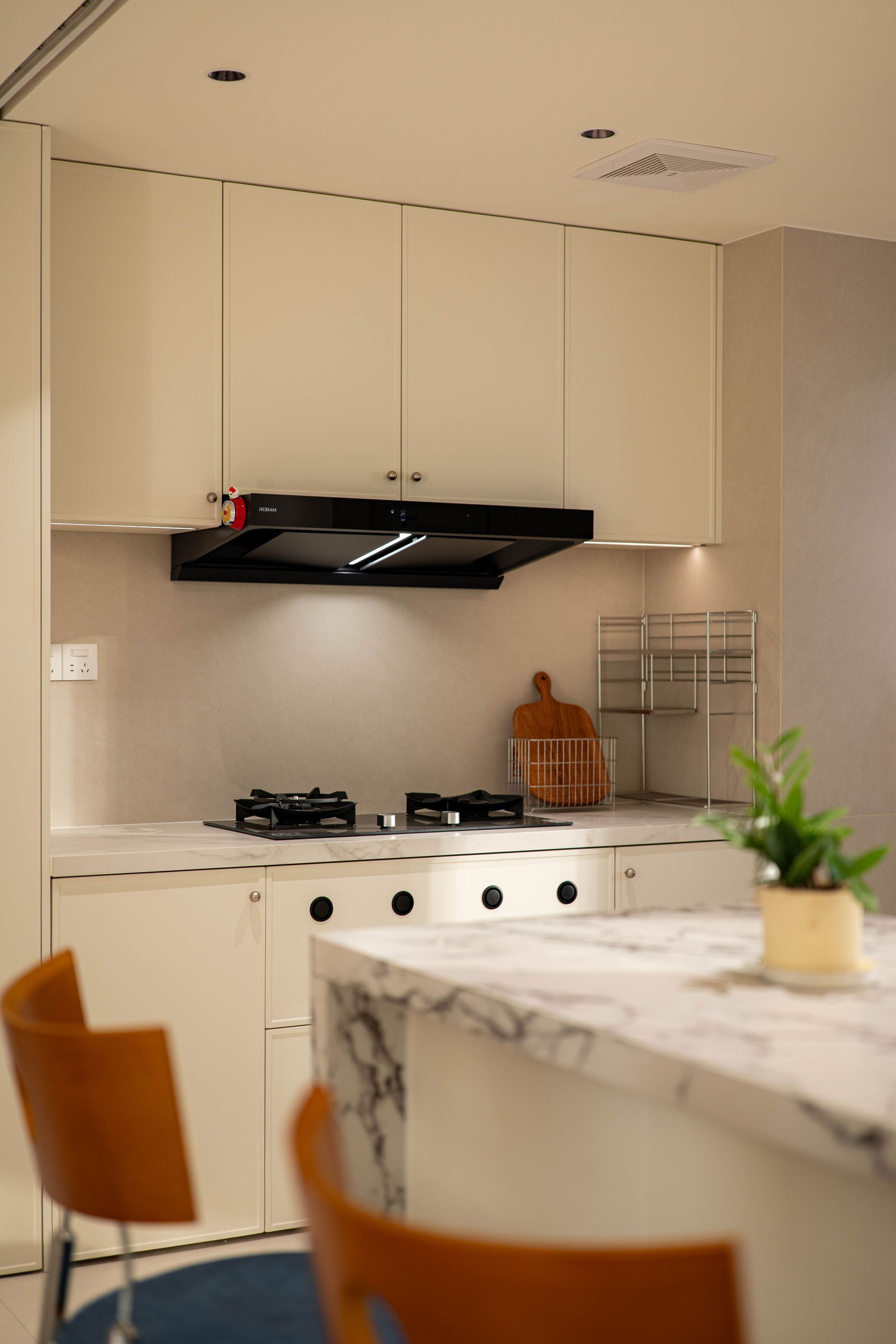Kitchen remodel with new countertops and backsplash – Omaha, NE