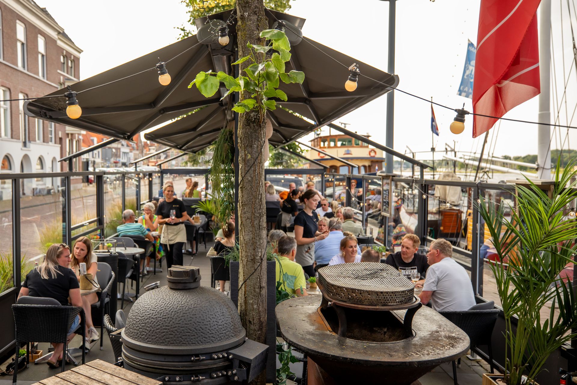 Terras van de bastaard , we kunnen het hele terras overdekt maken zodat u altijd beschut kunt genieten.