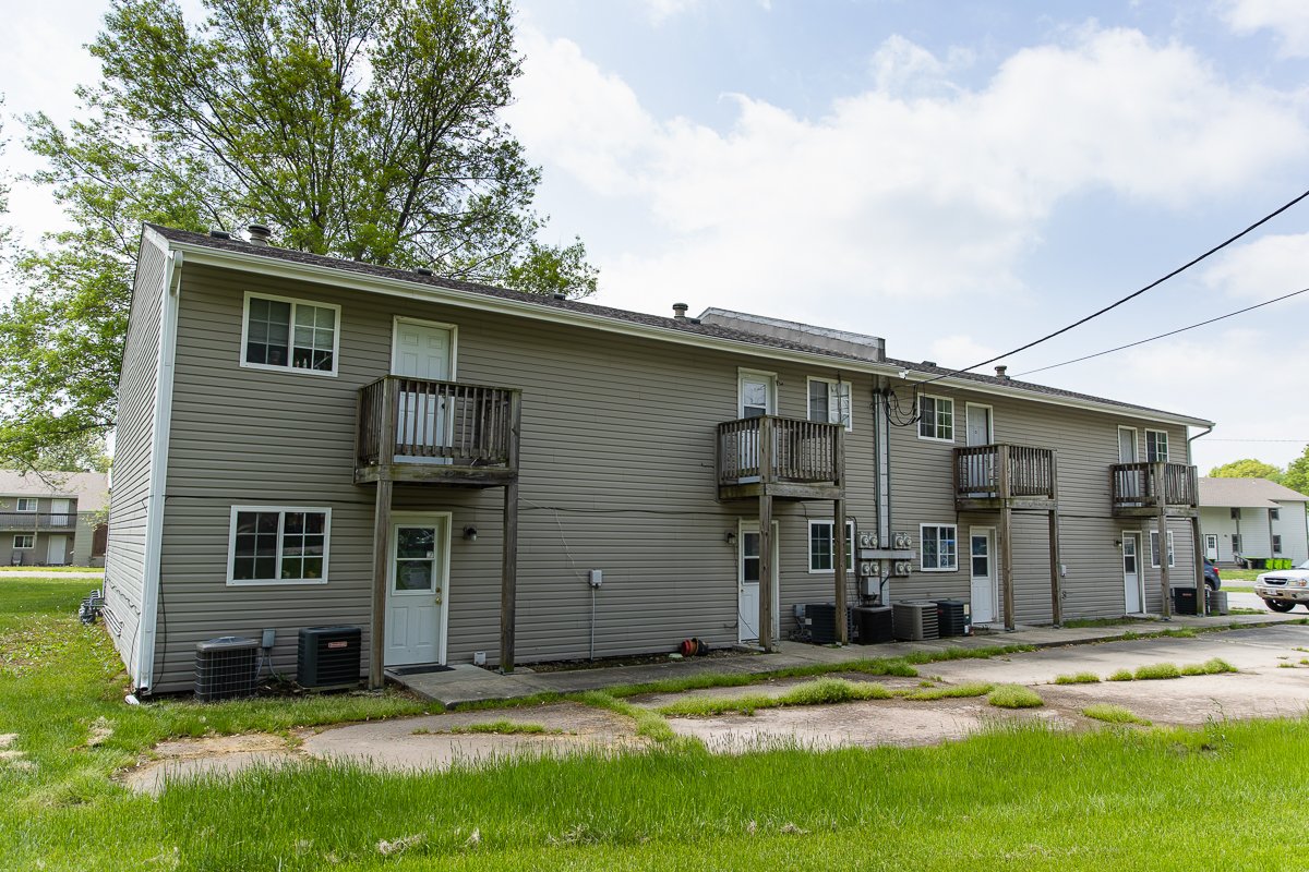 Rentals Chateau Court Apartments Raymore, MO