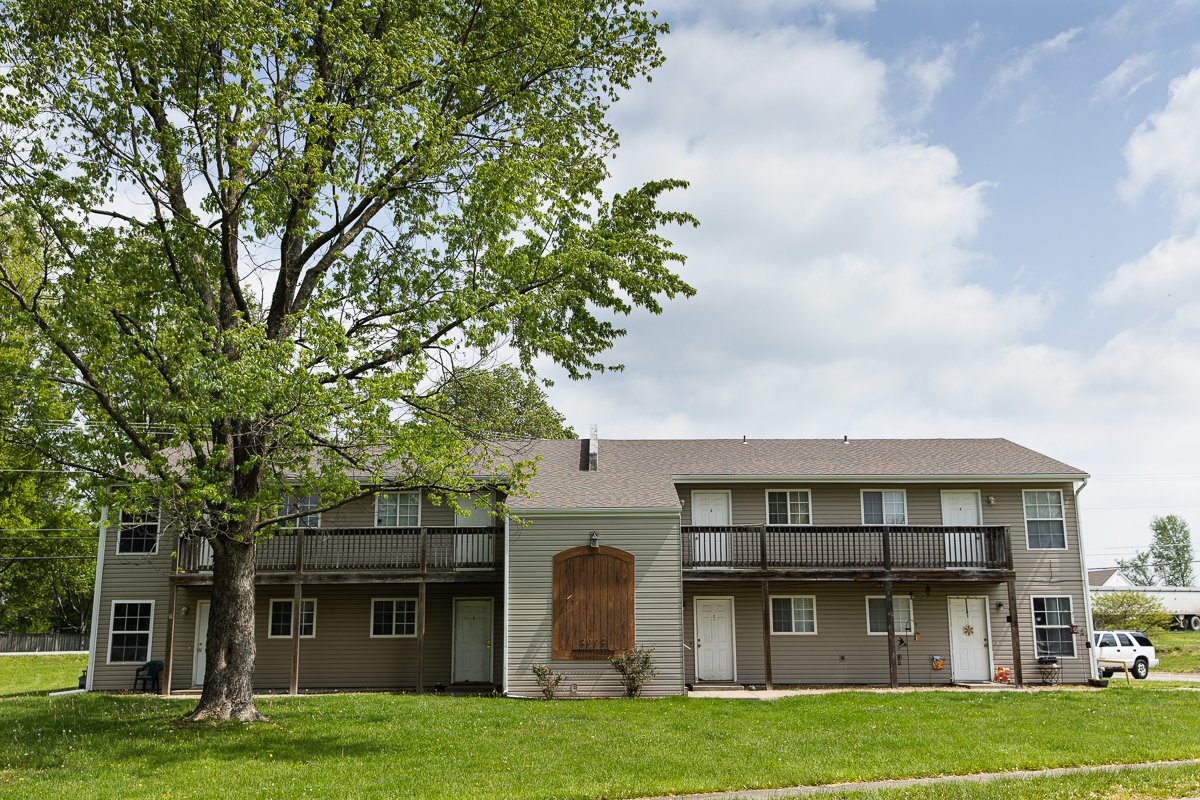 Rentals Chateau Court Apartments Raymore, MO