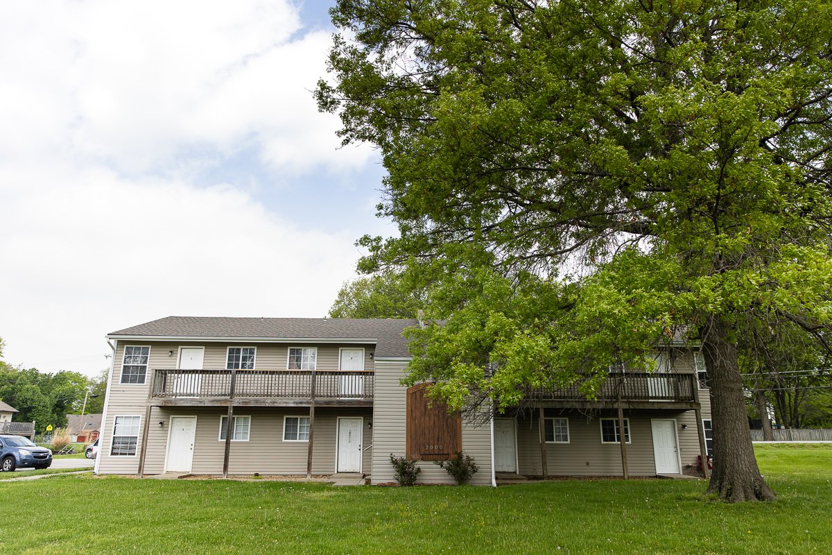 Rentals Chateau Court Apartments Raymore, MO