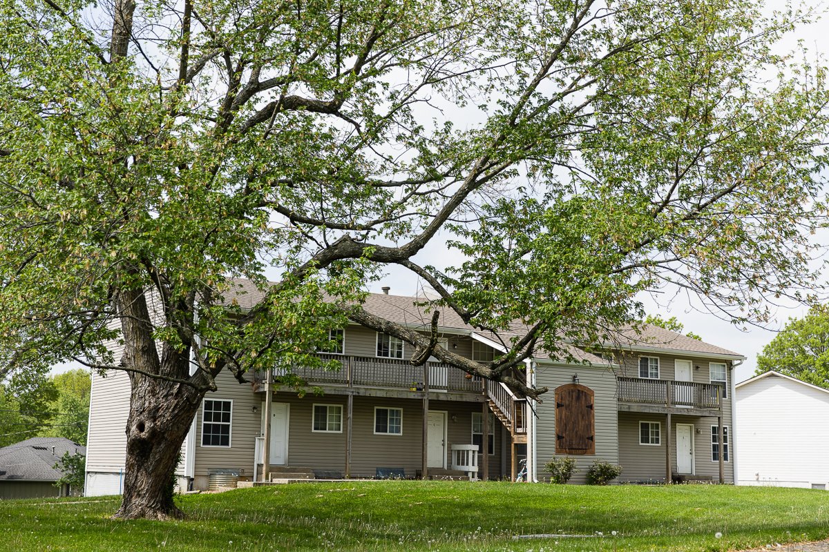 Rentals Chateau Court Apartments Raymore, MO