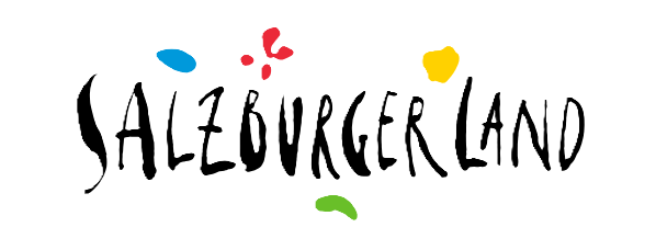 Stilisiertes schwarzes „SalzburgerLand“-Logo mit farbigen Akzenten auf weißem Hintergrund