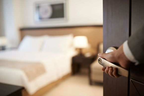 Un'accogliente camera d'albergo