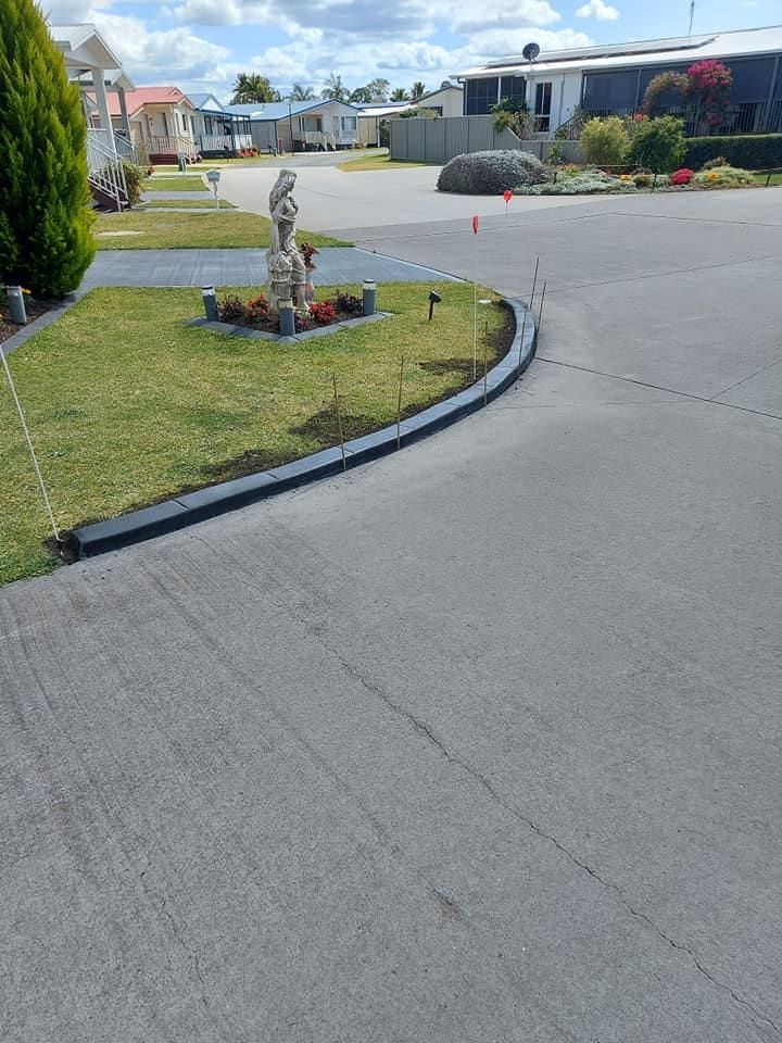 Curved Driveway With Statues — Brett's Continuous Garden Edges In Lakewood, NSW