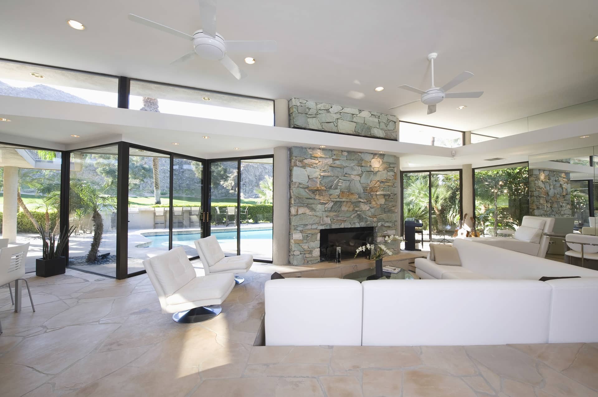 Spacious living room