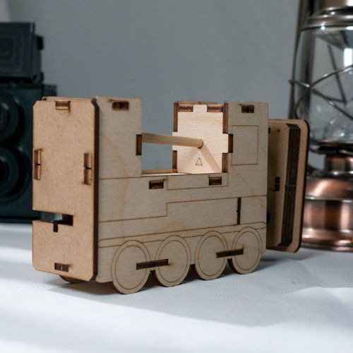 Train-shaped Maze Lock