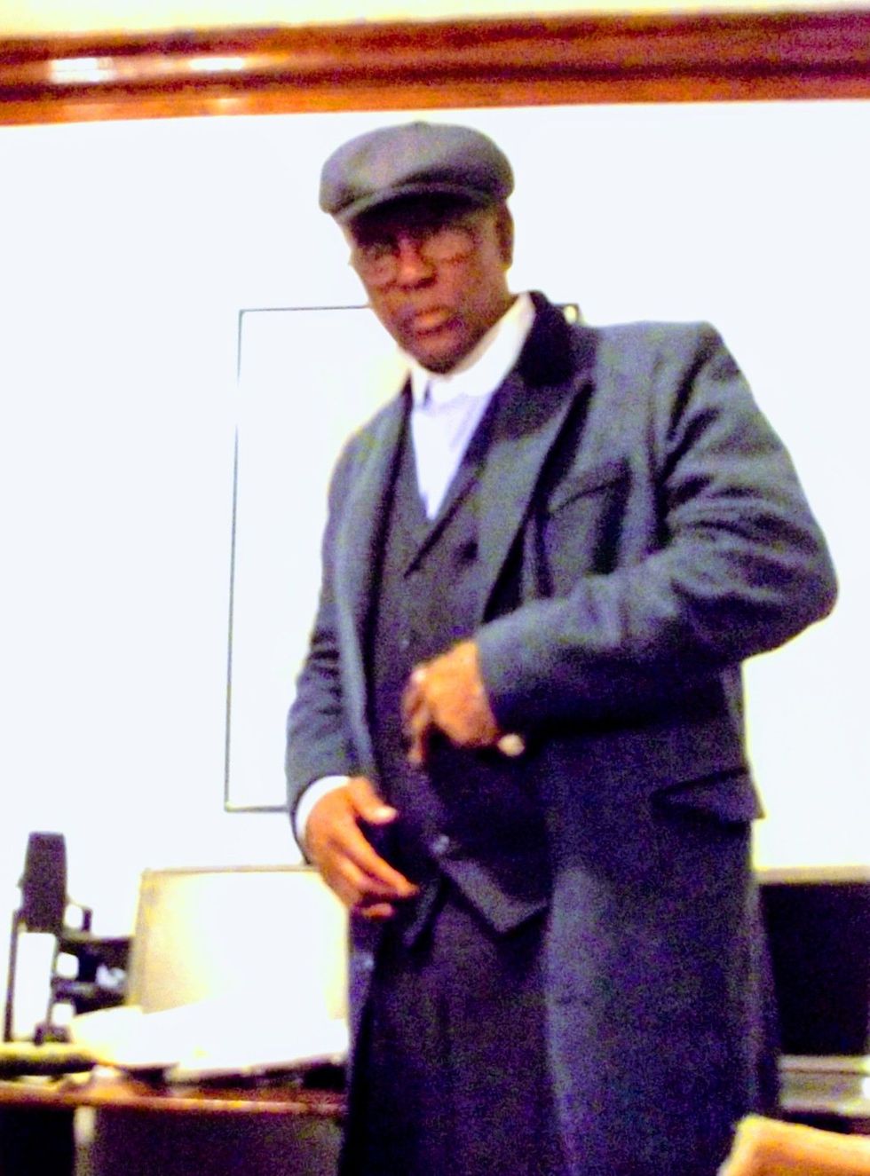 Black chess knight piece, horse head design, on a white background.