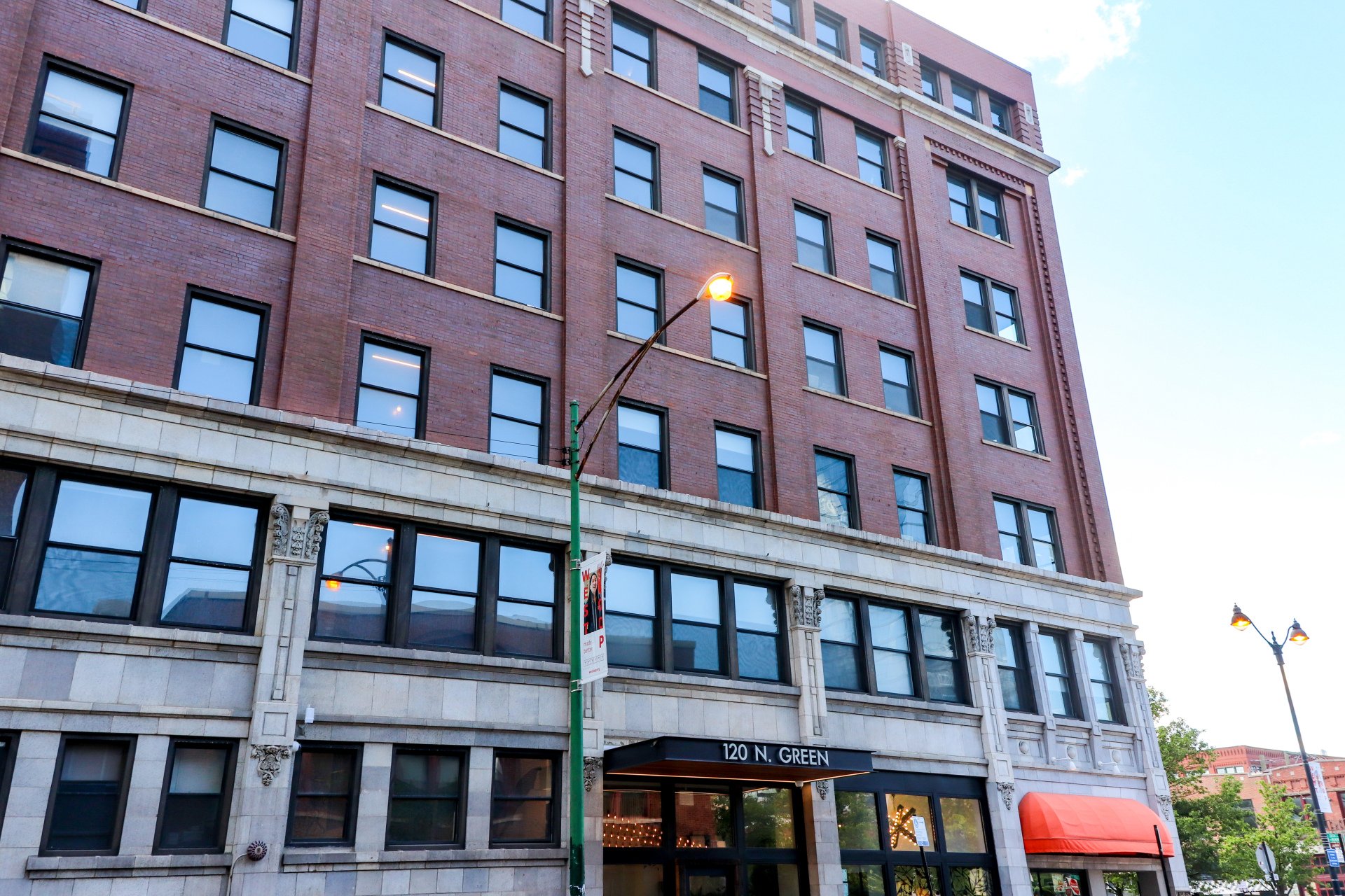Gallery The Lofts at Gin Alley Fulton Market Apartments