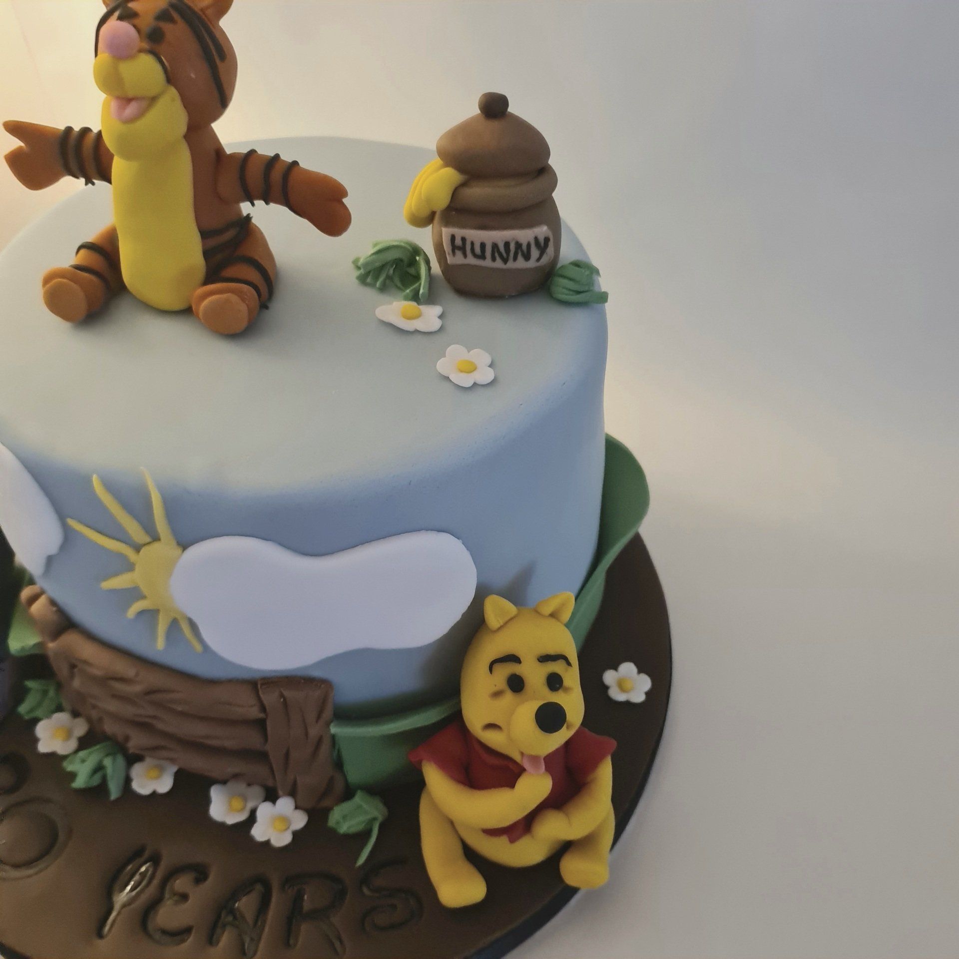 Tigger and Winnie the Pooh Cake Design