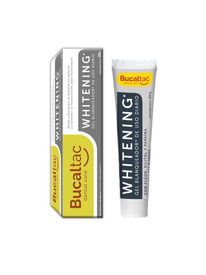 Tubo y caja de pasta dental blanqueadora Bucaltec, blanco y gris con detalles amarillos.