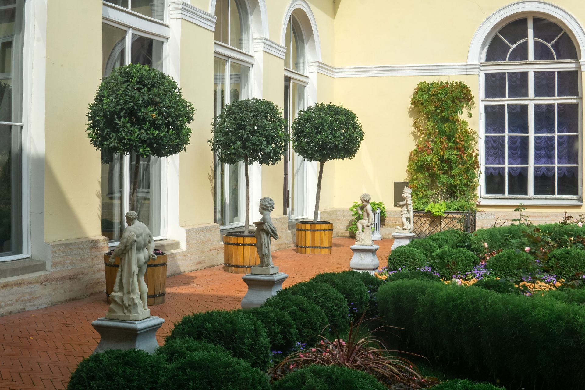 Traditional Hedge Design