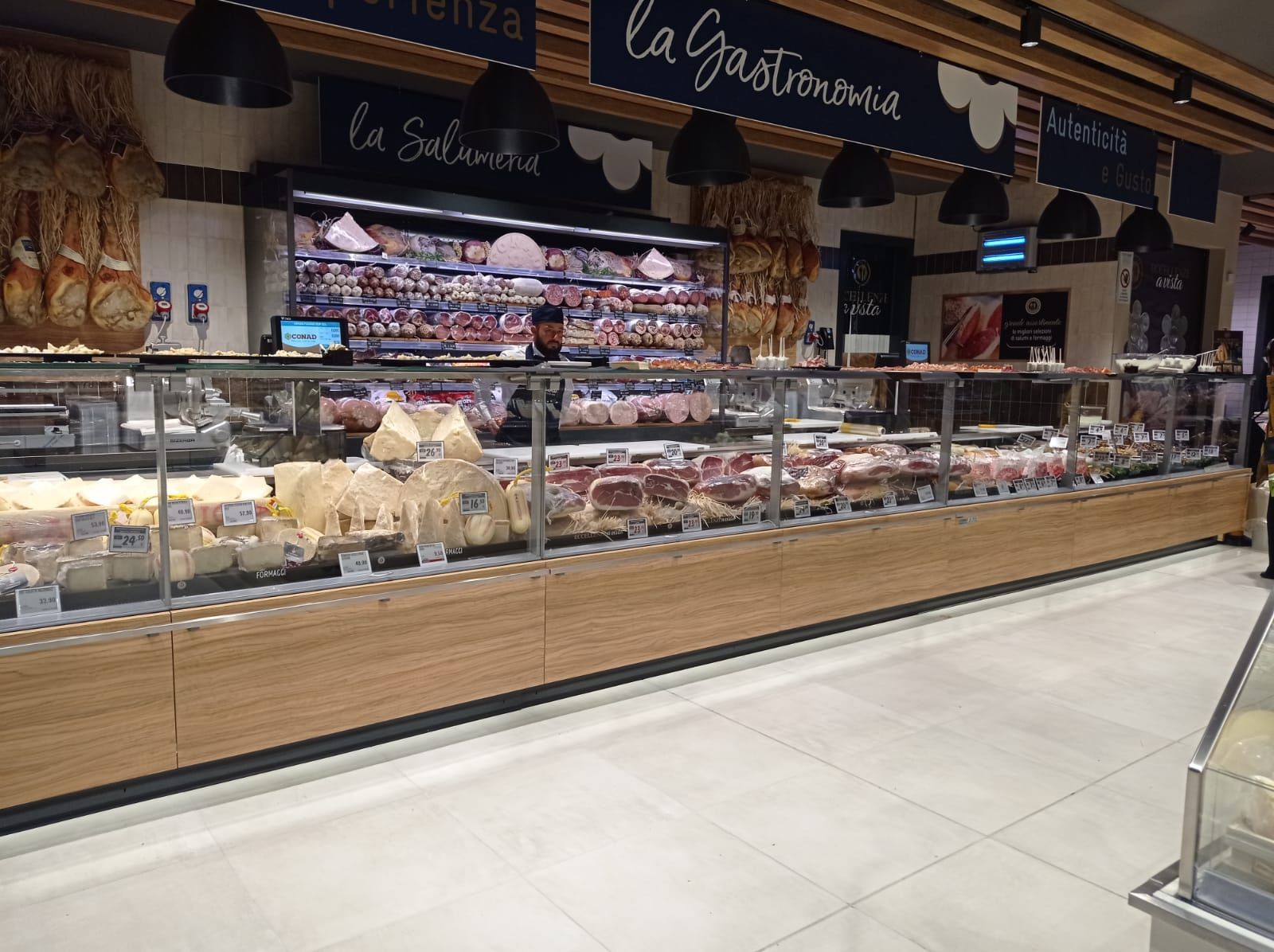 Banco Salumi e Formaggi Supermercato Conad Salerno