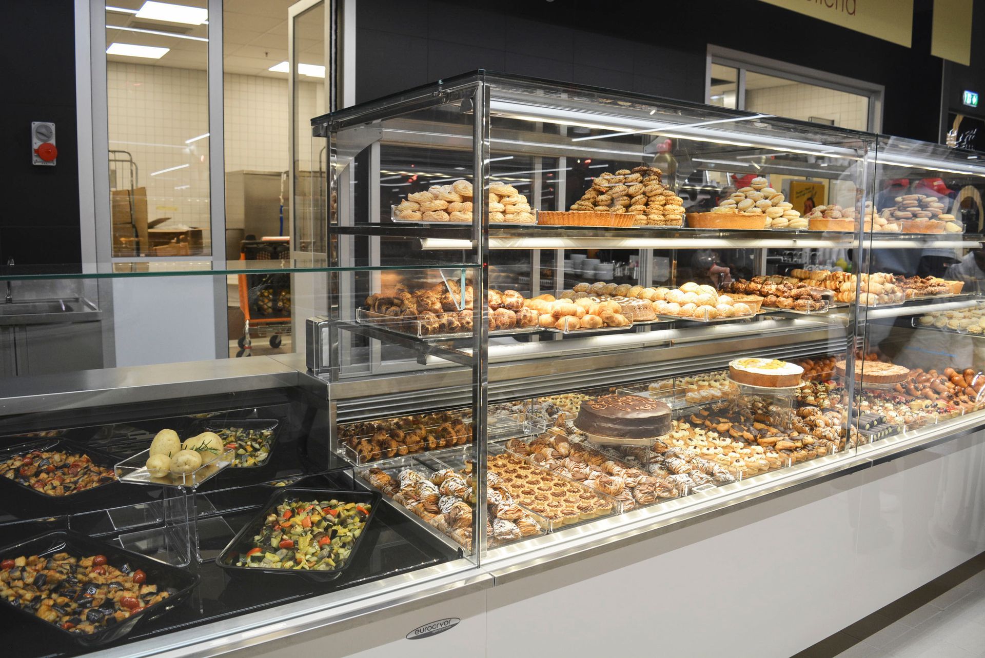 Banco refrigerato pasticceria Supermercato Conad Salerno