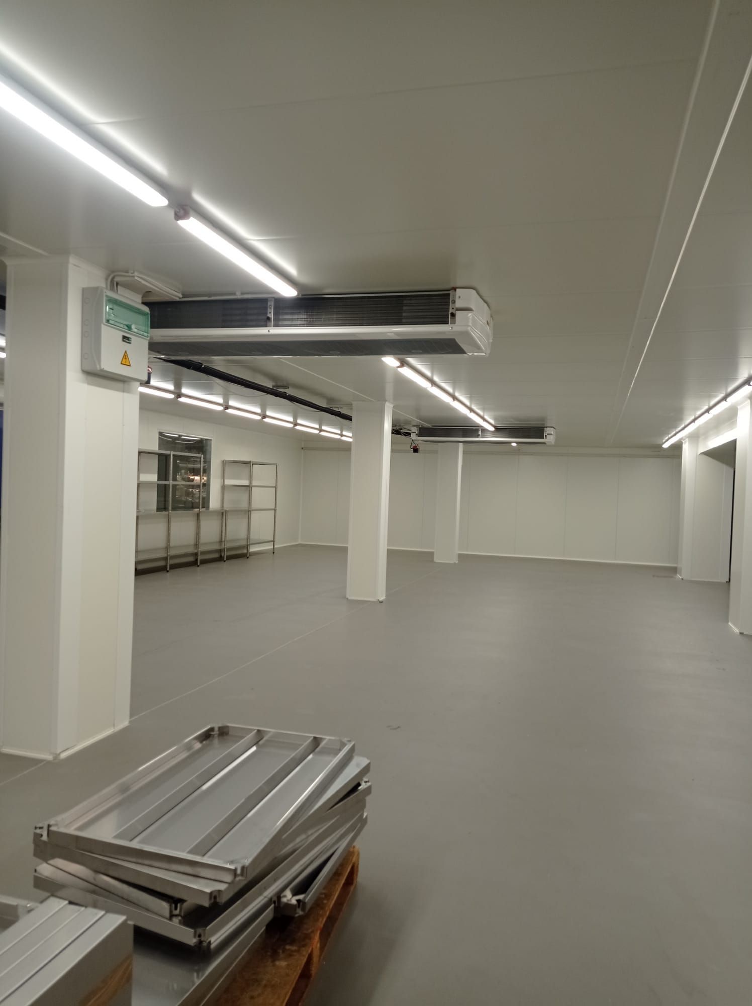 magazzino refrigerato-celle frigo cash&carry