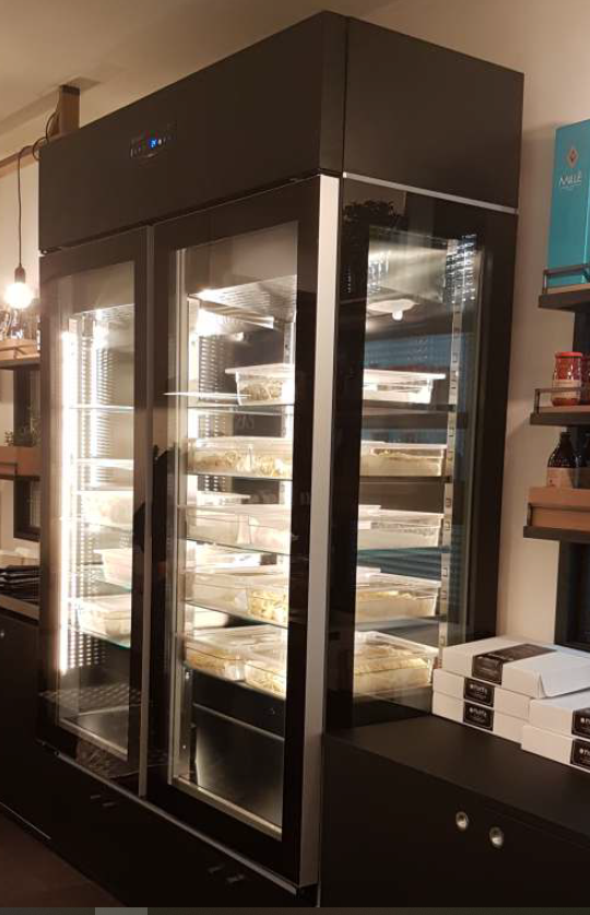 vetrina surgelati torte pasticceria