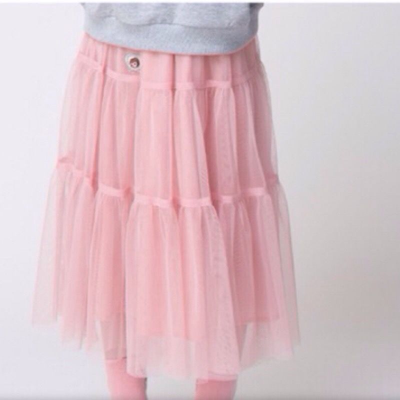 粉紅色分層薄紗裙。