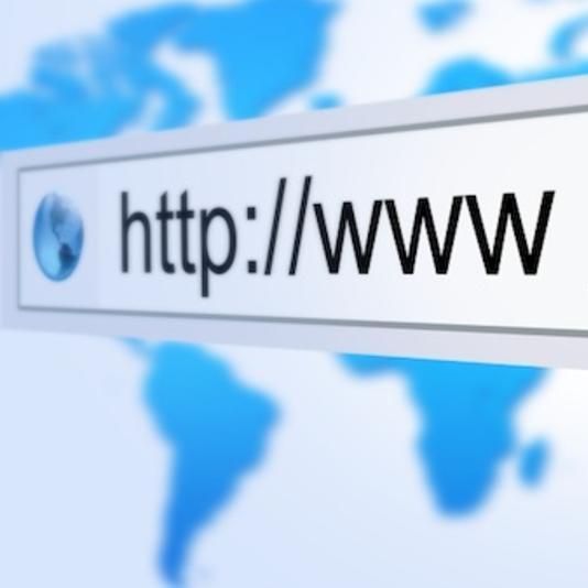 A sign that says http://www in front of a map of the world