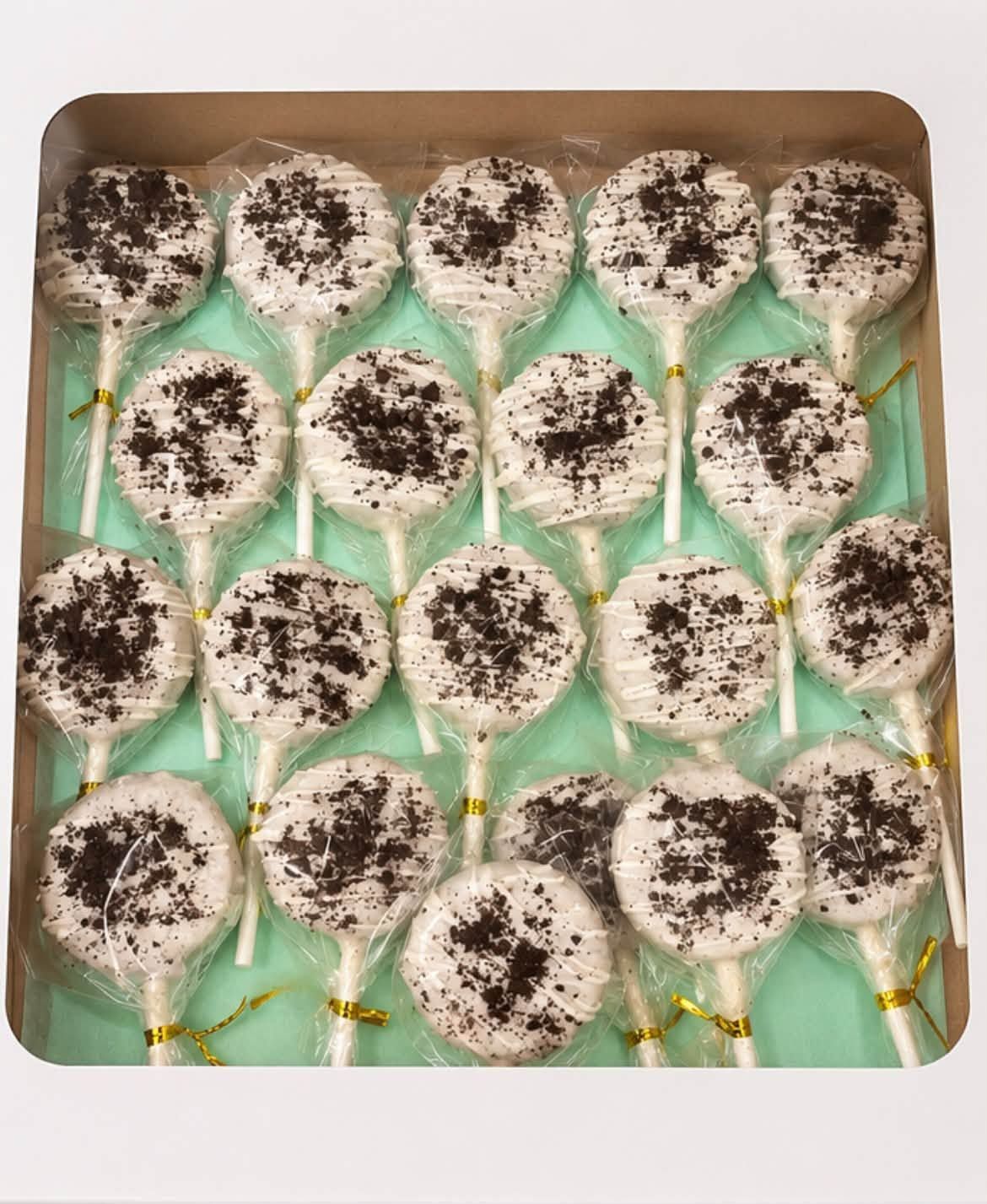 Cookies N Cream cake pop from Whipp & Dip cake pops