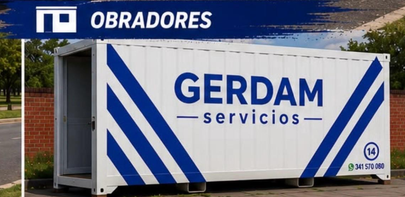 Edificio de oficinas modular portátil con detalles azules en una obra en construcción, rodeado de palés y maquinaria.