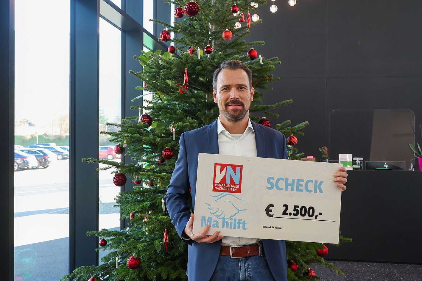 Scheckübergabe Grass: 2.500 €