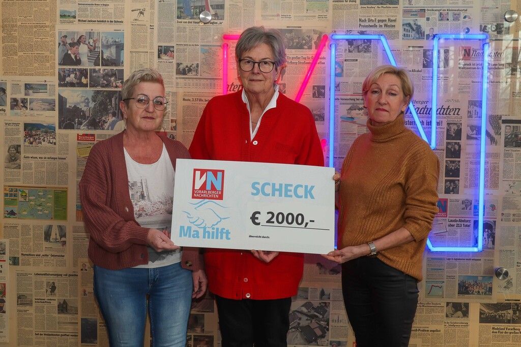 Scheckübergabe Initiative freies Bodenseeufer: 2000€