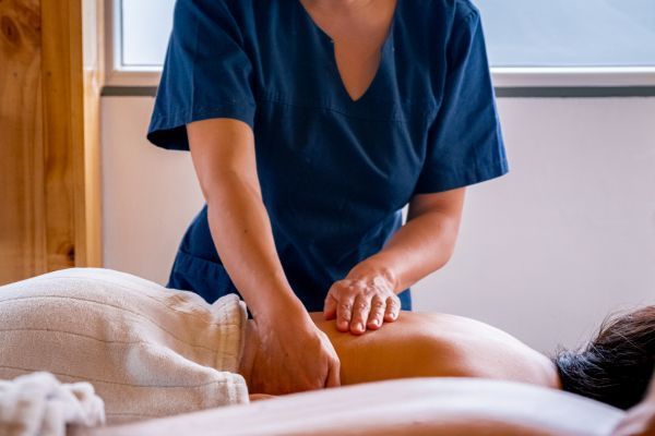 Masseuse